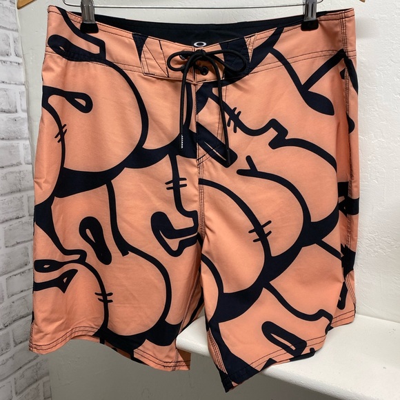 OAKLEY STAPLE GRAFFITI BOARDSHORT SWIM TRUNKS BLOOMING DAHLIA - Picture 2 of 9